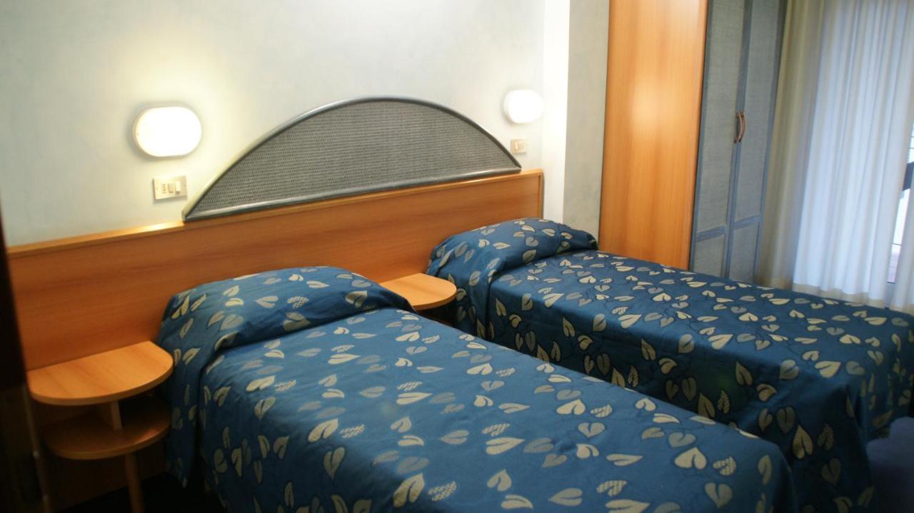 Hotel Verudella Римини Экстерьер фото