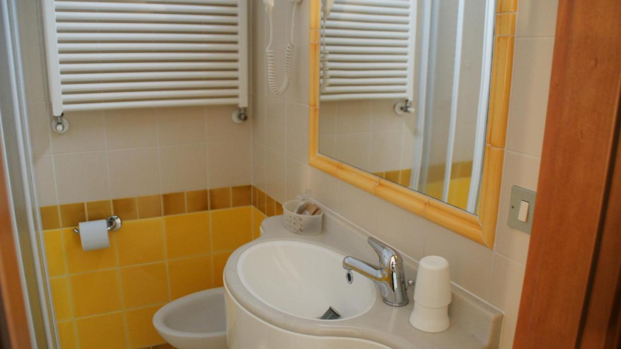 Hotel Verudella Римини Экстерьер фото