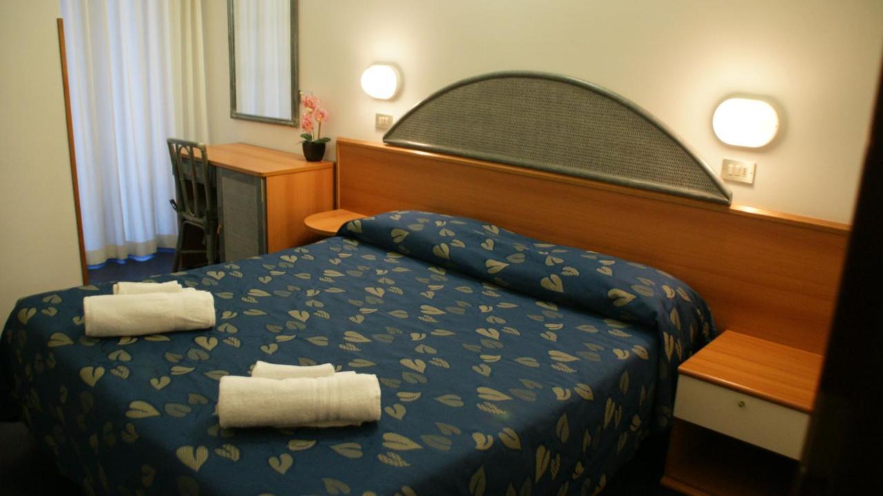 Hotel Verudella Римини Экстерьер фото