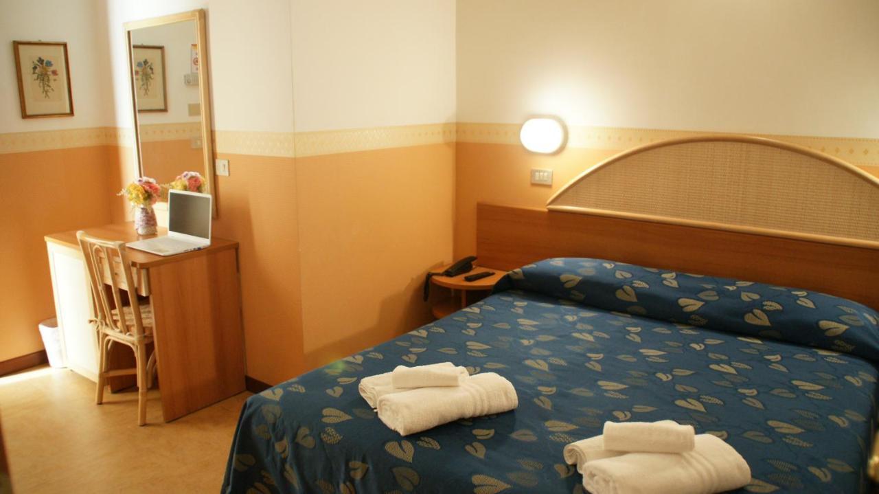 Hotel Verudella Римини Экстерьер фото