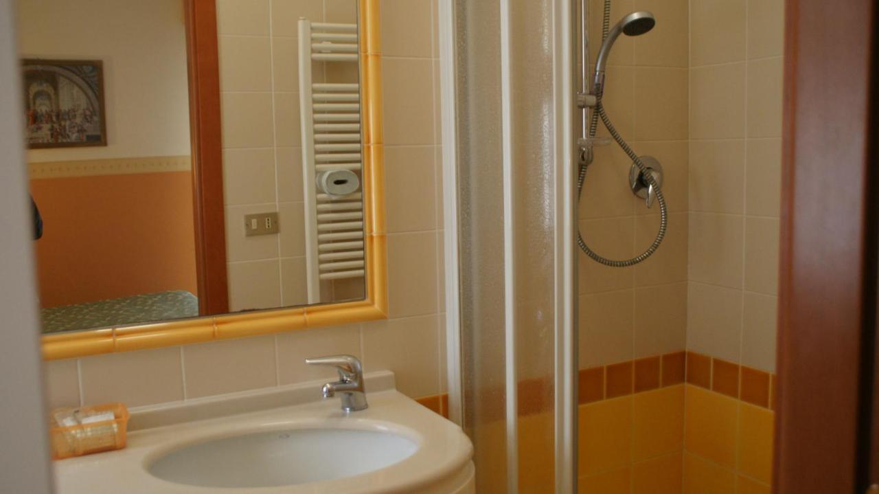 Hotel Verudella Римини Экстерьер фото