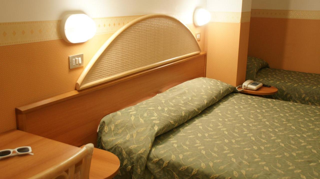 Hotel Verudella Римини Экстерьер фото