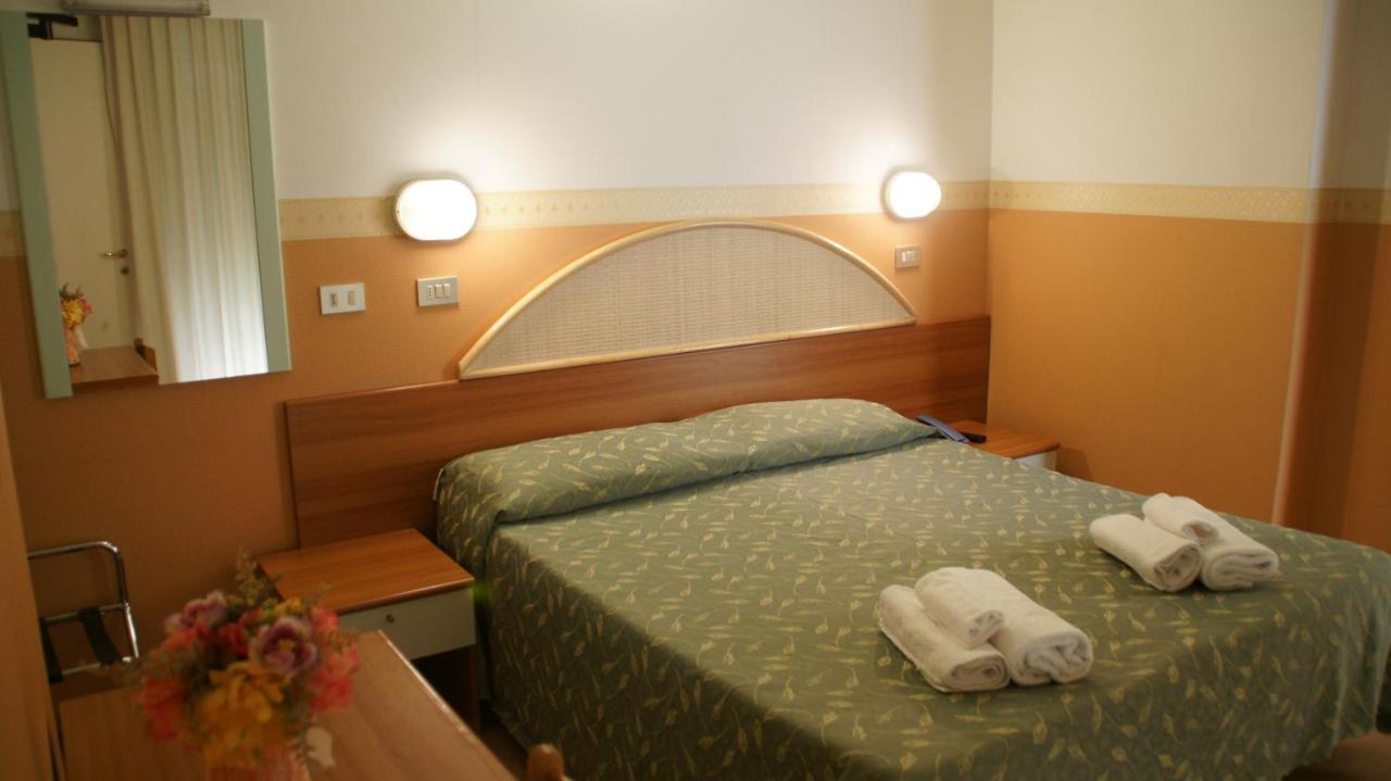 Hotel Verudella Римини Экстерьер фото