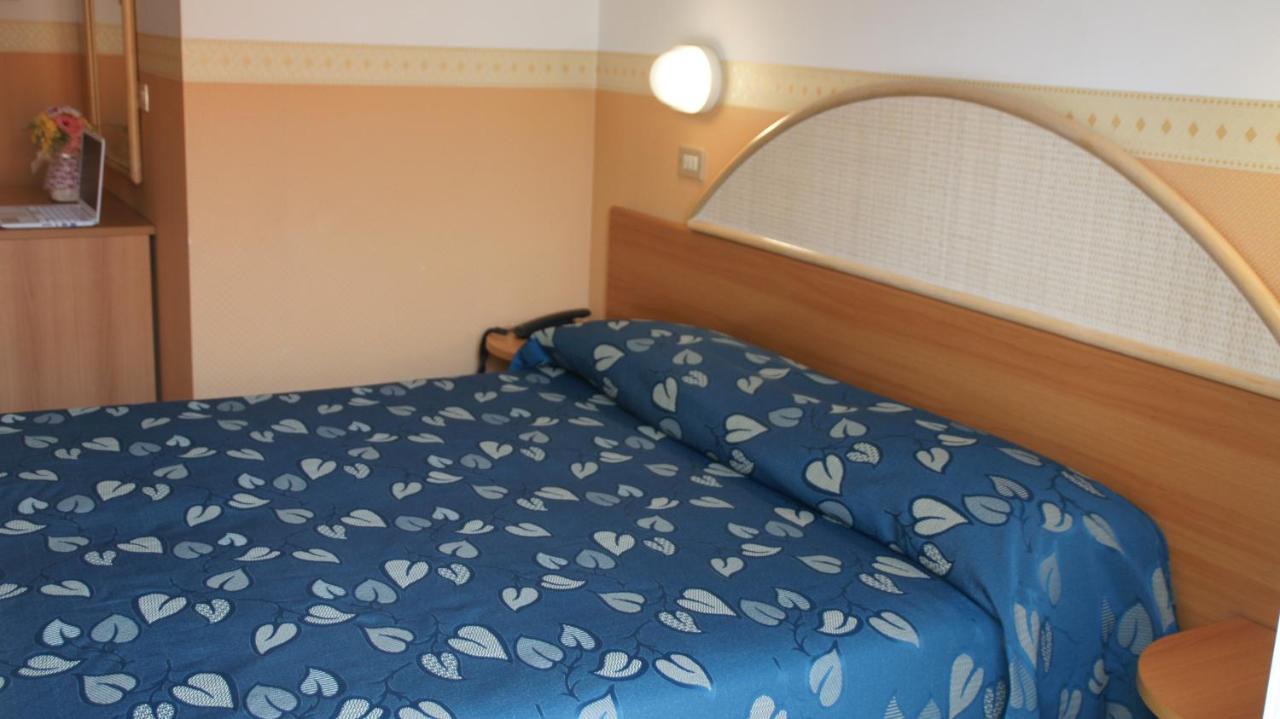 Hotel Verudella Римини Экстерьер фото