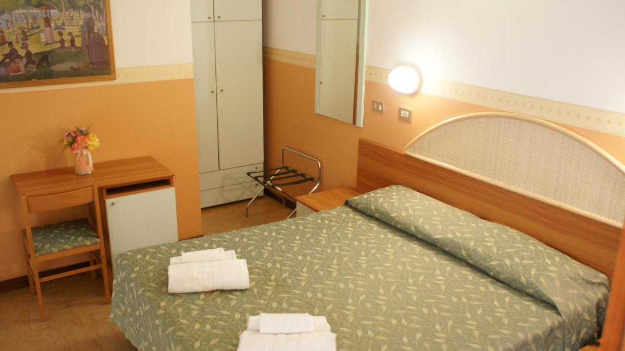 Hotel Verudella Римини Экстерьер фото
