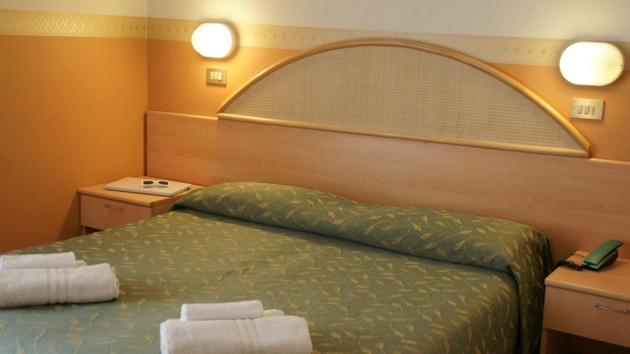 Hotel Verudella Римини Экстерьер фото