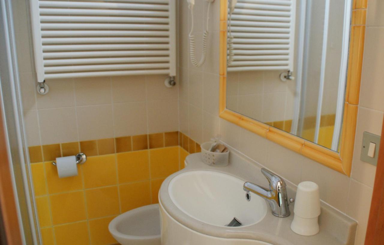 Hotel Verudella Римини Экстерьер фото