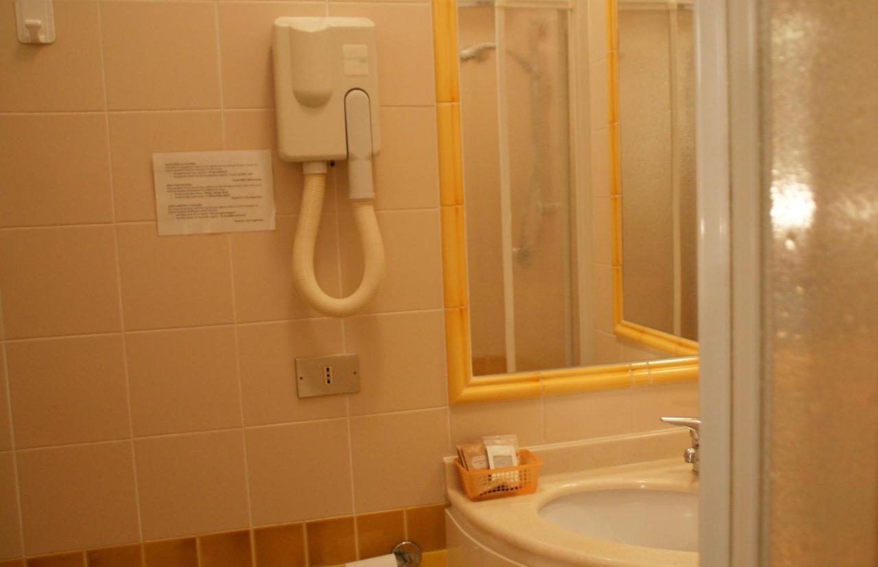 Hotel Verudella Римини Экстерьер фото