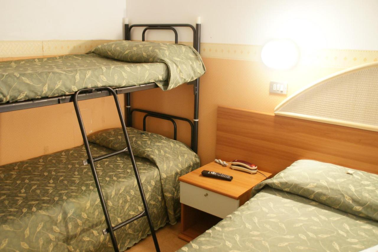 Hotel Verudella Римини Экстерьер фото